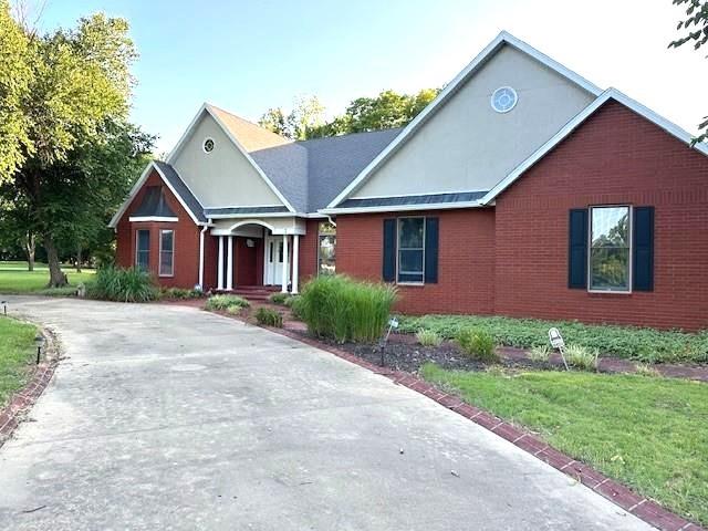 2 Timbercreek Road Girard, KS 66743 - Photo 2 of 60