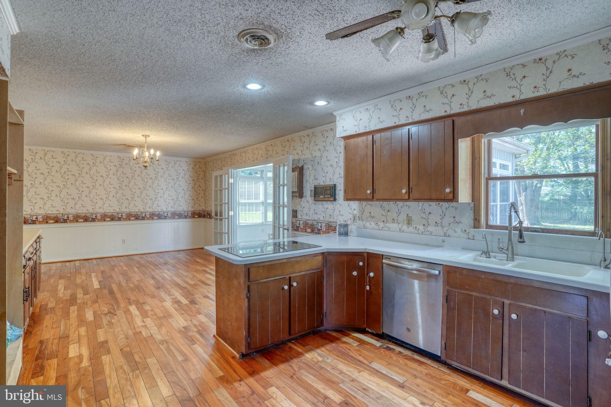 102 Green Giant Road Townsend, DE 19734 - Photo 28 of 43 Spacious kitchen with warm wood tones.