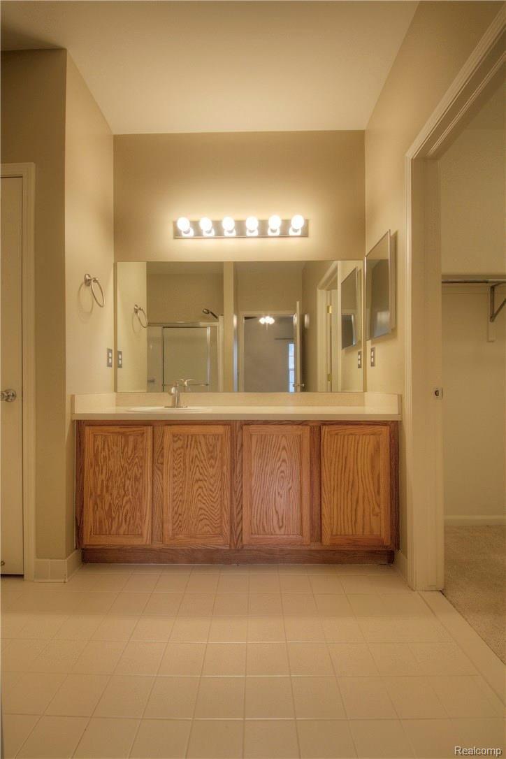 11720 Farmington Road, Unit 20 Livonia, MI 48150 - Photo 23 of 27 930A3428_29_30.jpg