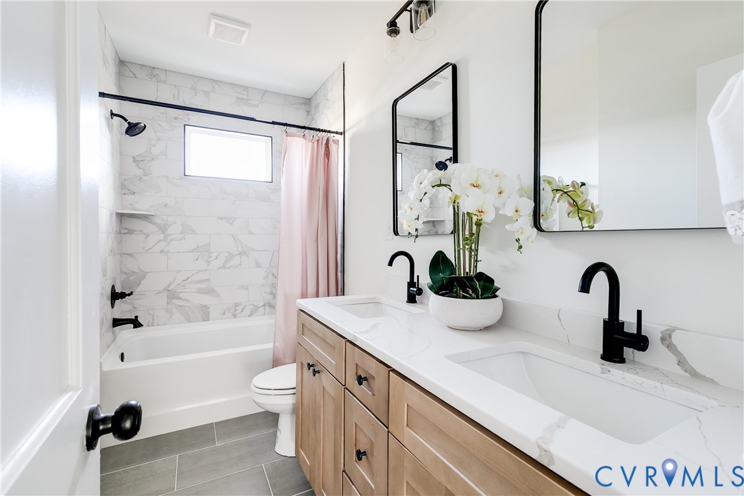 2207 Rawlings Street Henrico, VA 23231 - Photo 14 of 28 a bathroom with a sink a toilet and a tub