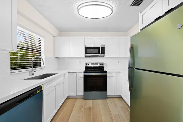 $2,200 | 3281 East Golf Boulevard, Unit 12, Pompano Beach, FL 33064