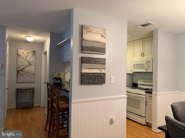 20960 Timber Ridge Terrace, Unit 101 Ashburn, VA 20147 - Photo 11 of 22 View of hall to bedroom