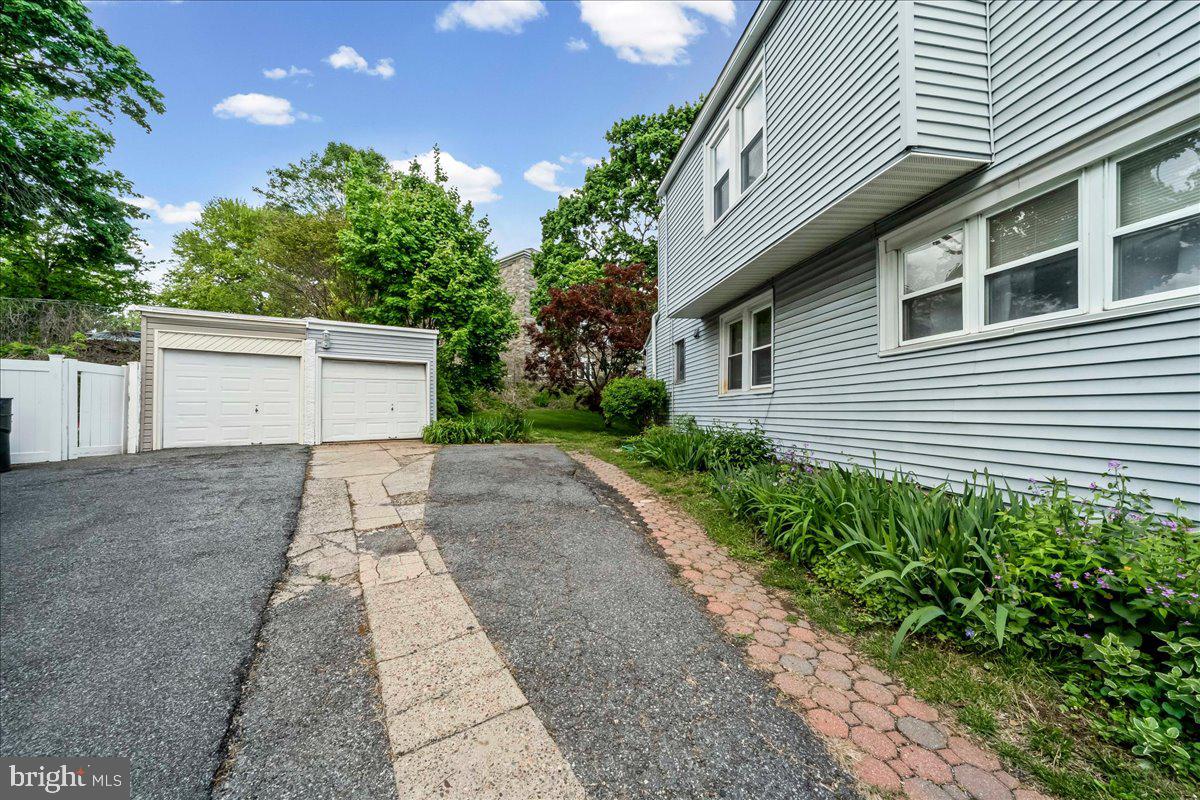 4001 Vernon Road Drexel Hill, PA 19026 - Photo 3 of 25 Gallery Image 3