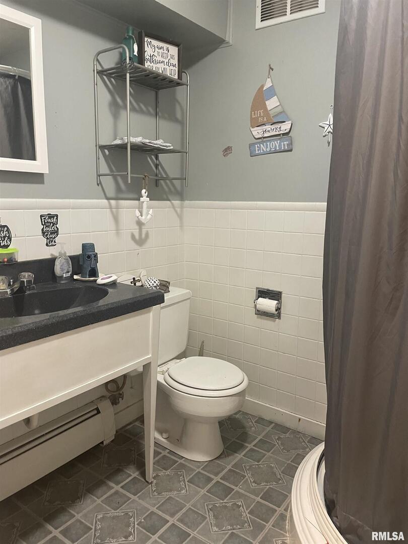 217 Apple Lane Anna, IL 62906 - Photo 28 of 39 a bathroom with a toilet a sink and a shower