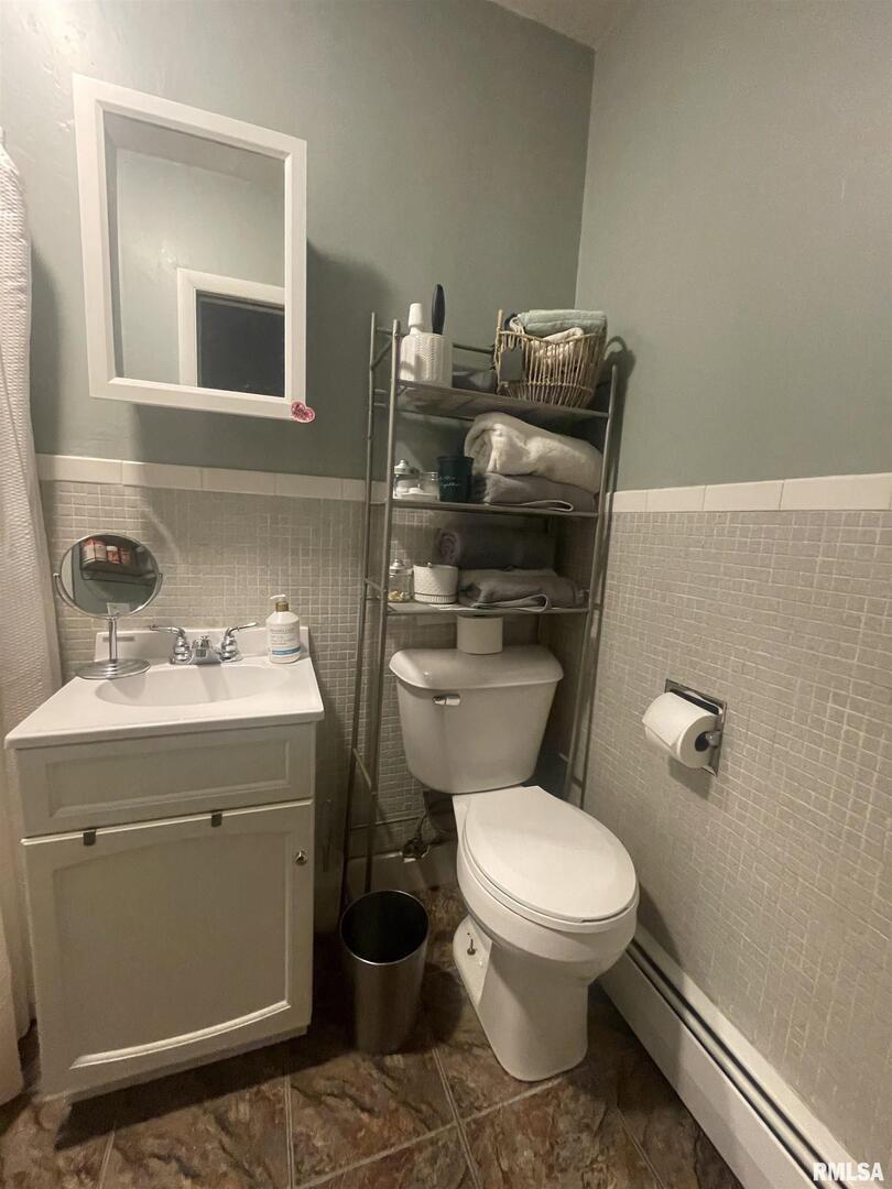 217 Apple Lane Anna, IL 62906 - Photo 36 of 39 a bathroom with a toilet a sink and mirror