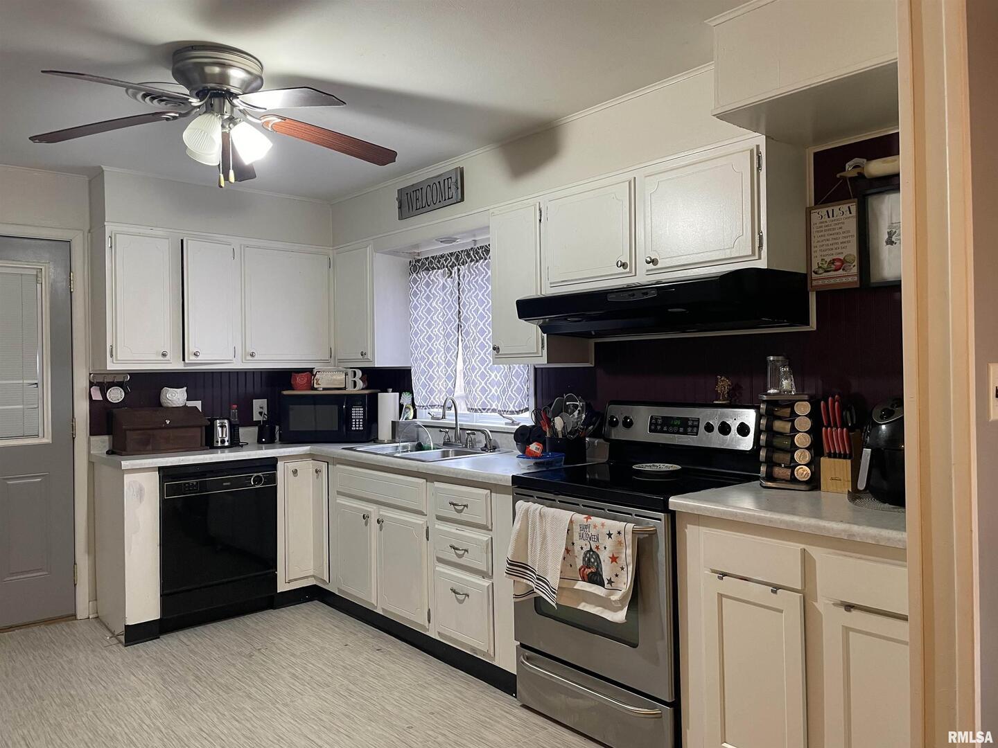 217 Apple Lane Anna, IL 62906 - Photo 6 of 39 a kitchen with cabinets and stainless steel appliances