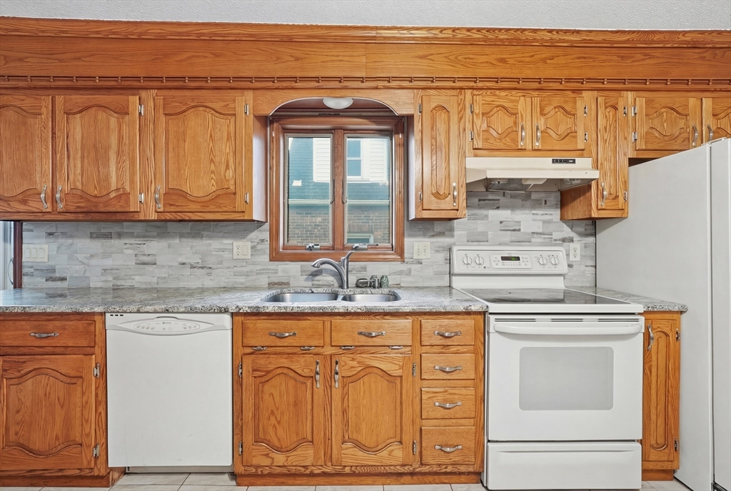 38 Prospect Street Ludlow, MA 01056 - Photo 13 of 32