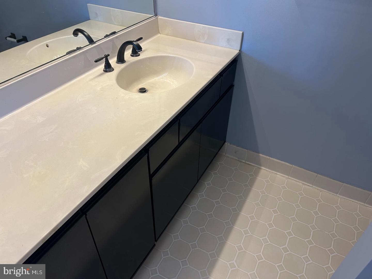 178 English Run Circle Sparks Glencoe, MD 21152 - Photo 17 of 24 a bathroom with a sink and a mirror