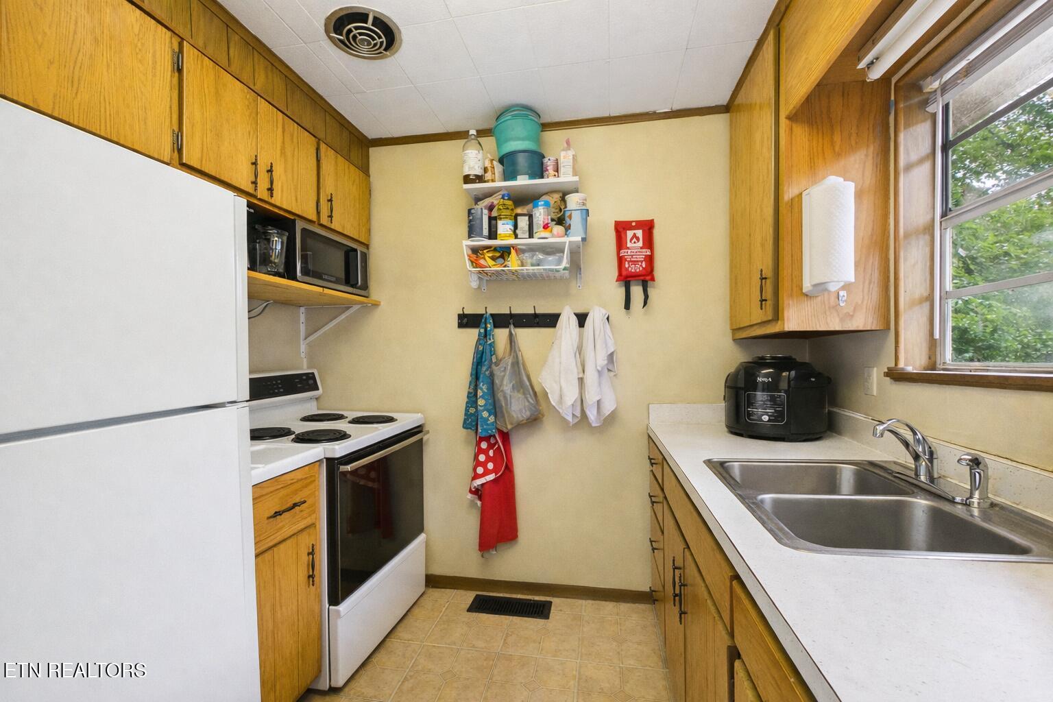 440 Swan Pond Cir Road Harriman, TN 37748 - Photo 9 of 17 Cleared Kitchen SP Cir