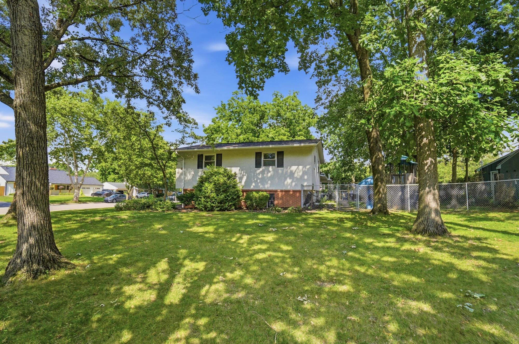 1381 Zollinger Road Columbus, OH 43221 - Photo 62 of 68 075