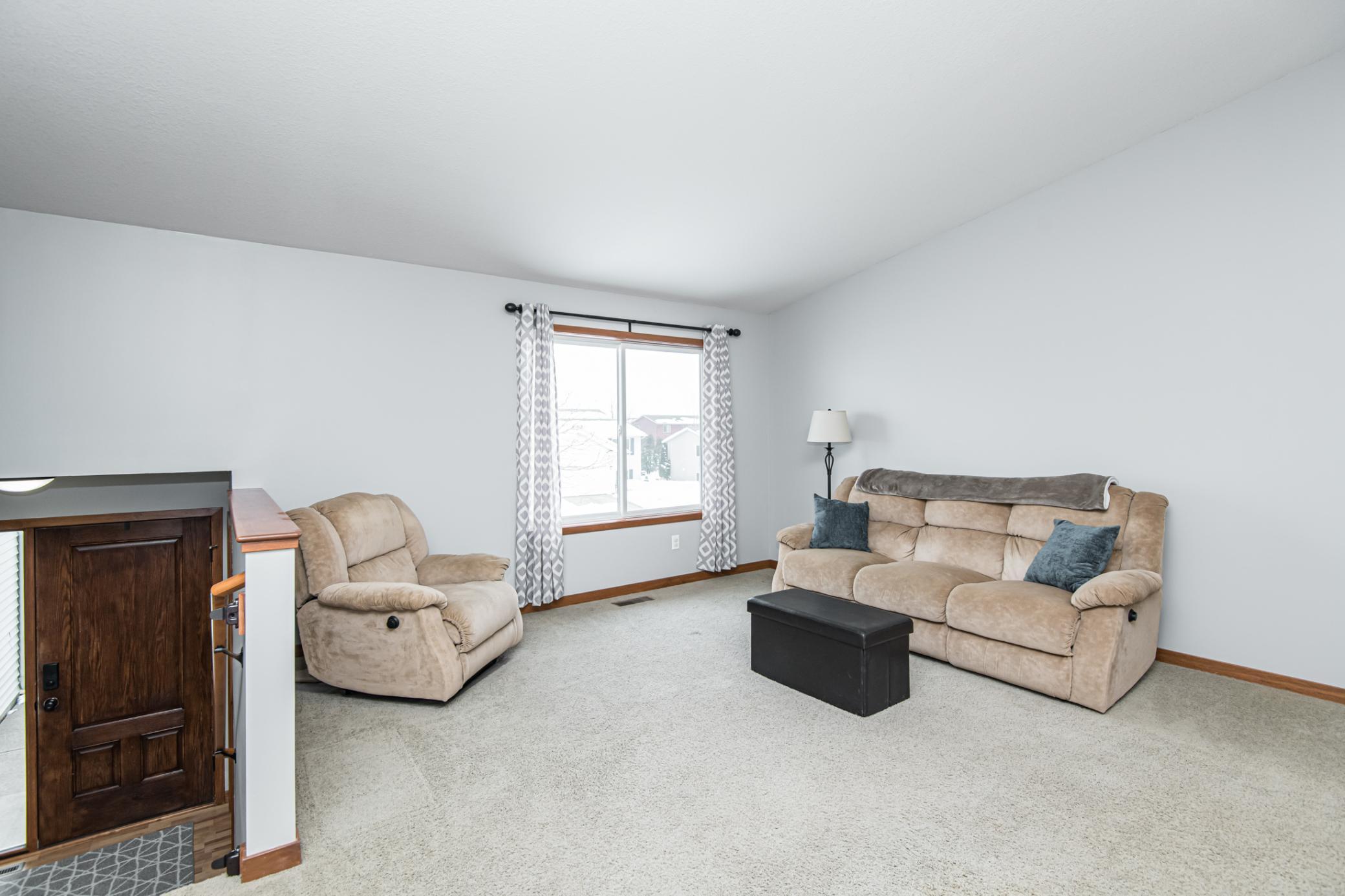 5435 Castleview Drive Northwest Rochester, MN 55901 - Photo 2 of 32