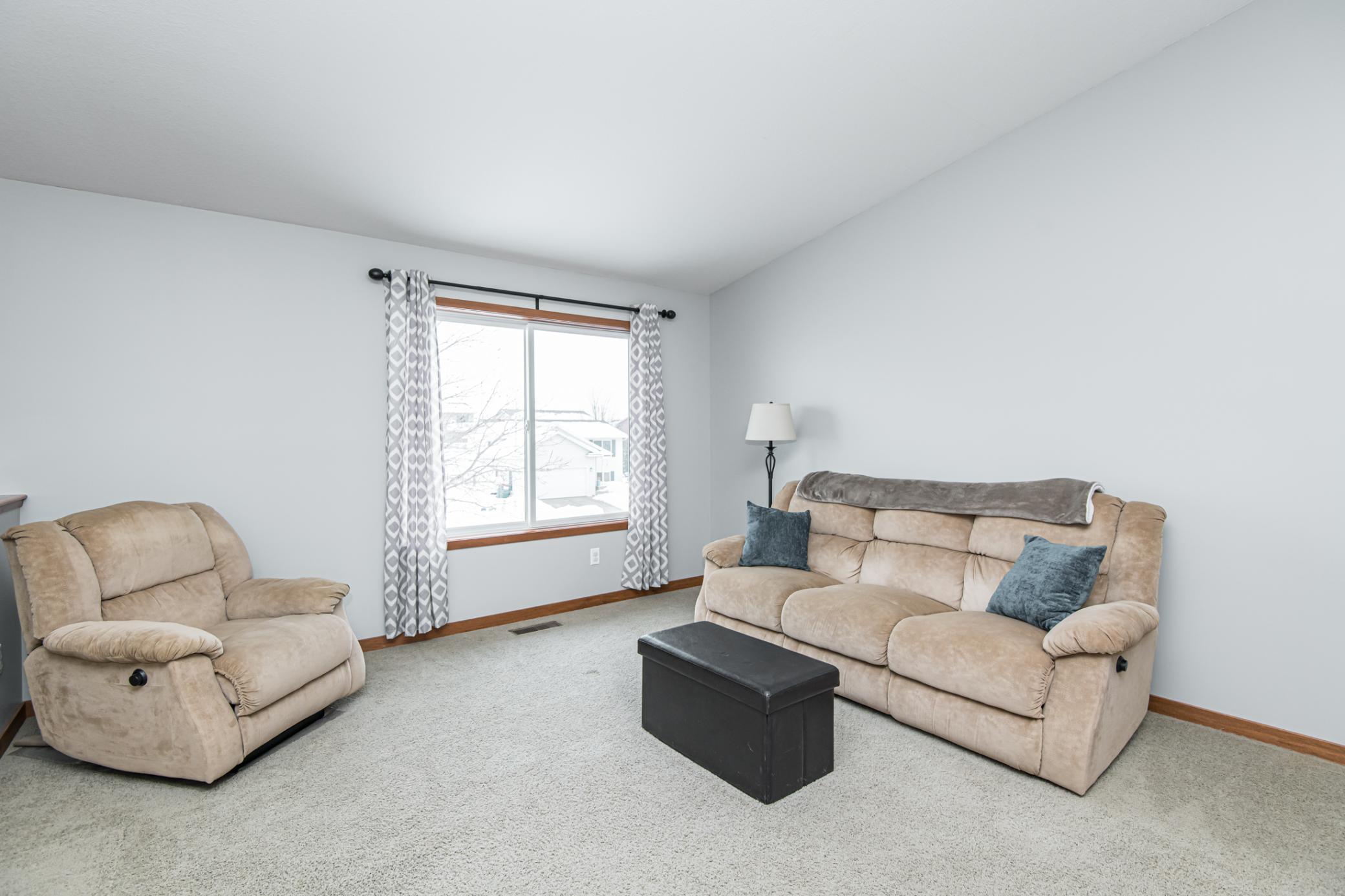 5435 Castleview Drive Northwest Rochester, MN 55901 - Photo 4 of 32