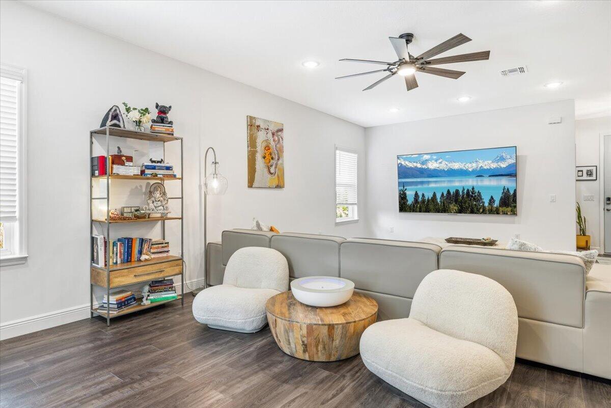 858 George Street Sebastian, FL 32958 - Photo 16 of 49 Seating area