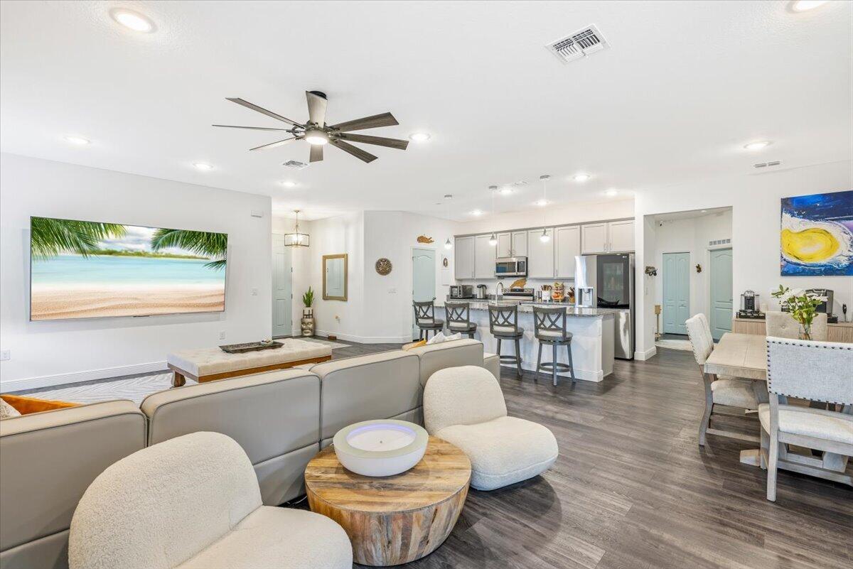 858 George Street Sebastian, FL 32958 - Photo 17 of 49 Great room