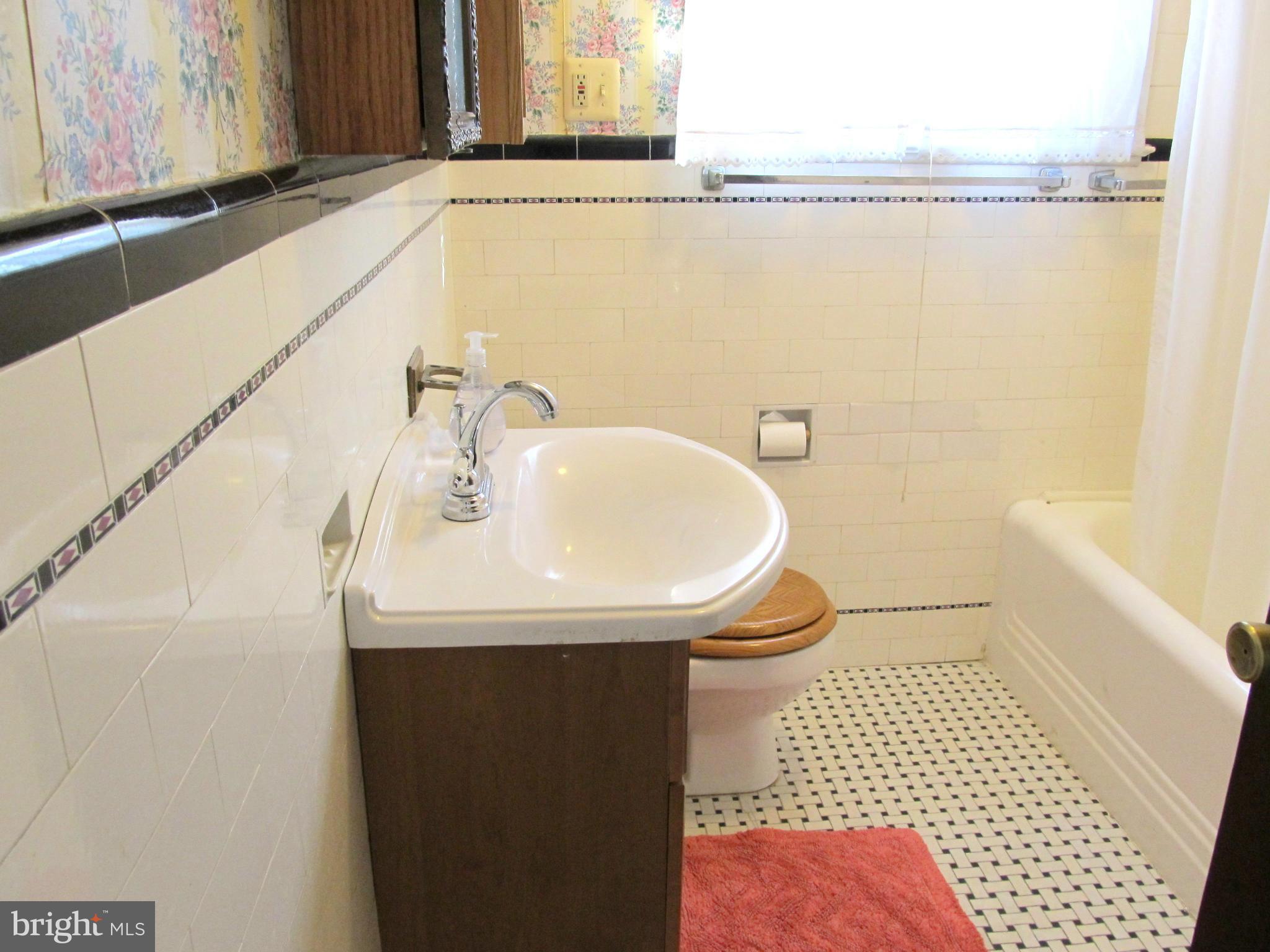 109 North Hammonds Ferry Road Linthicum Heights, MD 21090 - Photo 8 of 12 Bath