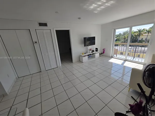 a view of an entryway with a workspace