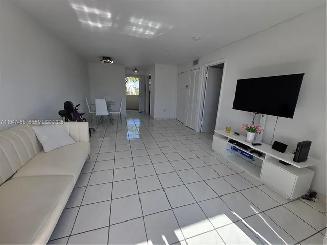 $2,350 | 1612 Jefferson Avenue, Unit PH02, Miami Beach, FL 33139