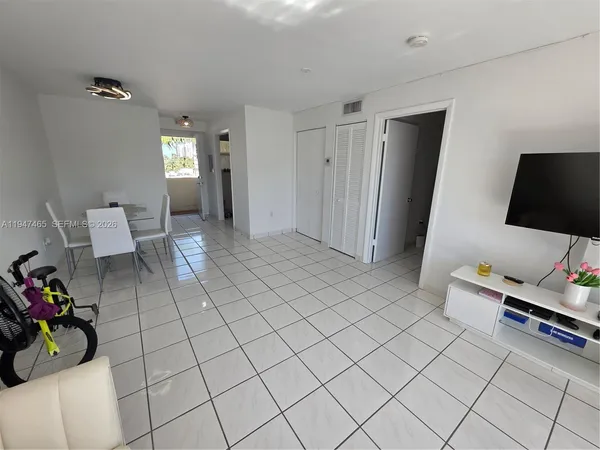 $2,200 | 1612 Jefferson Avenue, Unit PH02, Miami Beach, FL 33139