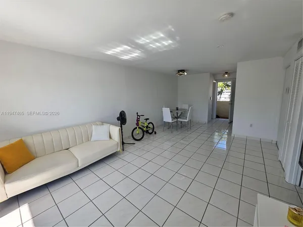 $2,200 | 1612 Jefferson Avenue, Unit PH02, Miami Beach, FL 33139