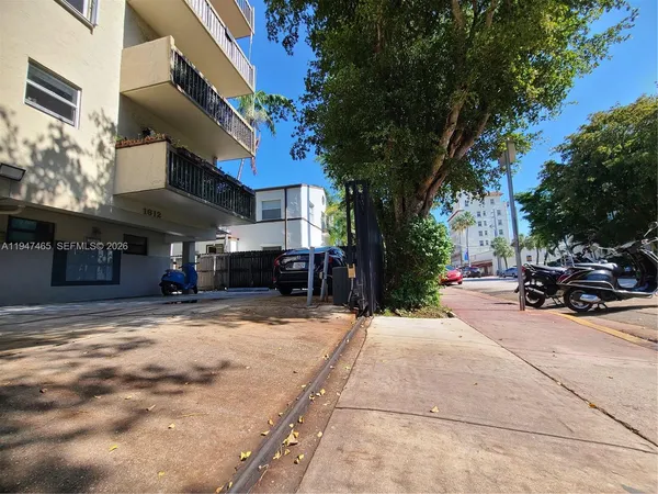 $2,200 | 1612 Jefferson Avenue, Unit PH02, Miami Beach, FL 33139