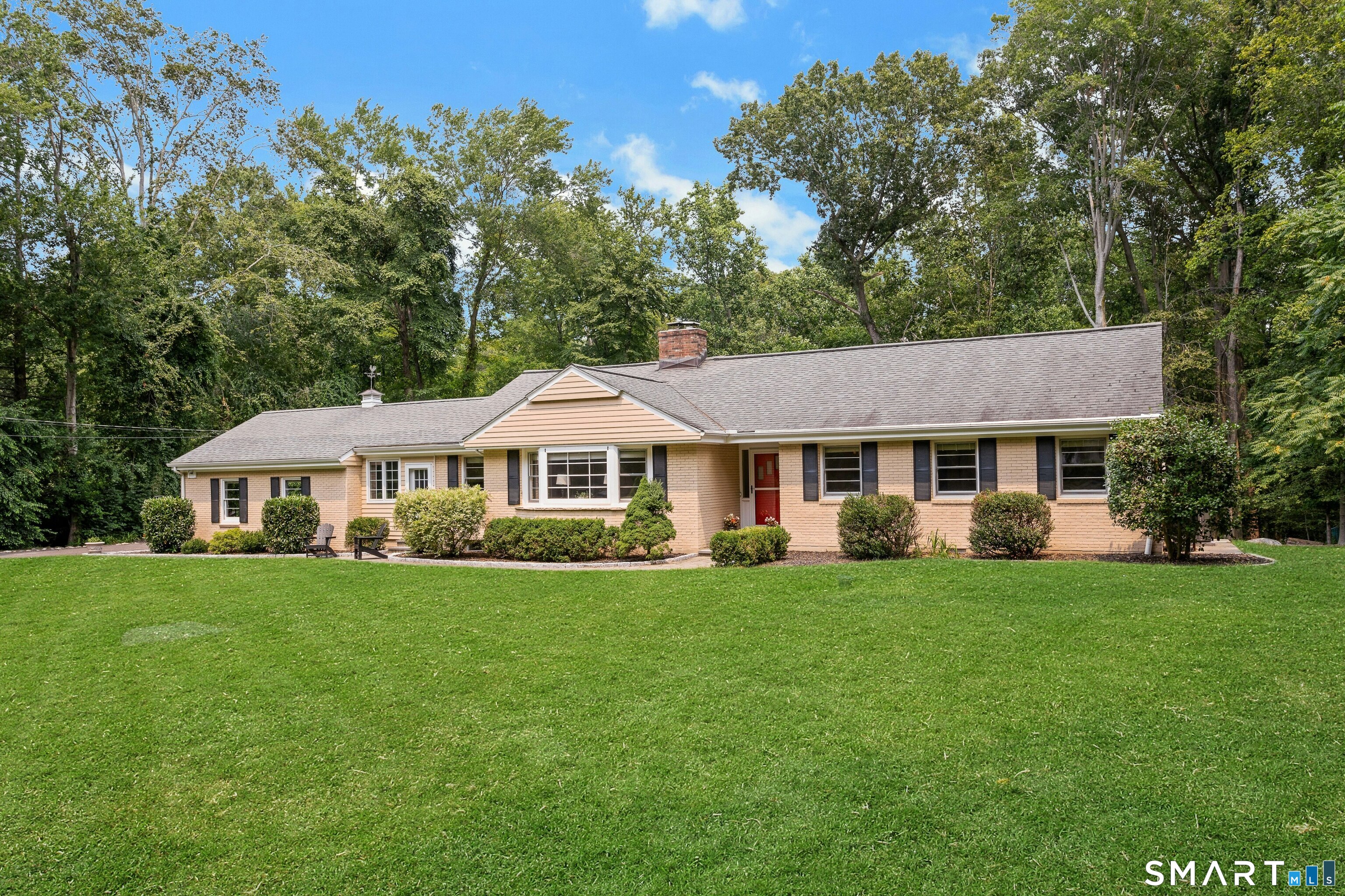 160 Eden Road Stamford, CT 06907 - Photo 2 of 27