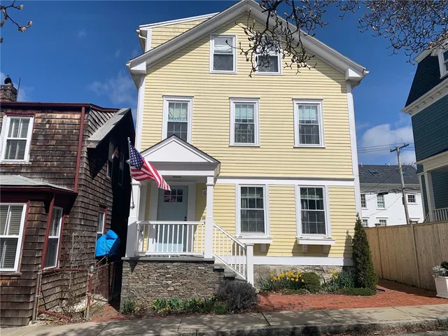 $3,000 | 62 Dixon Street, Unit 1, Newport, RI 02840