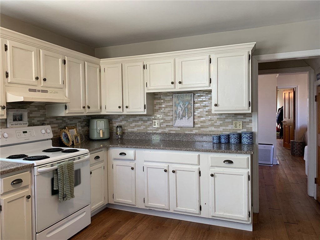 62 Dixon Street, Unit 1 Newport, RI 02840 - Photo 3 of 14