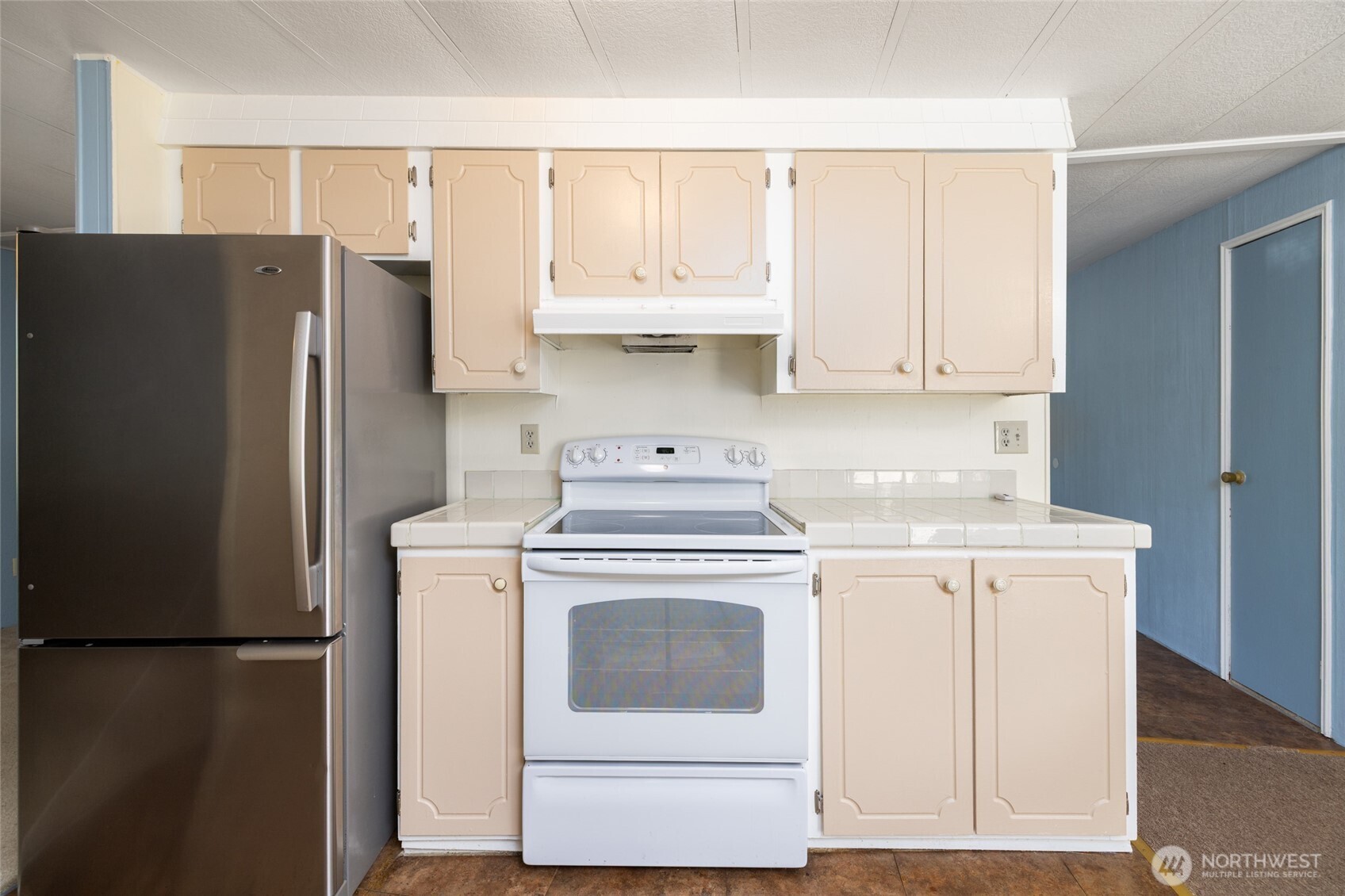 3333 228th Street Southeast, Unit 100 Bothell, WA 98021 - Photo 13 of 27 a kitchen with a refrigerator sink stove and cabinets