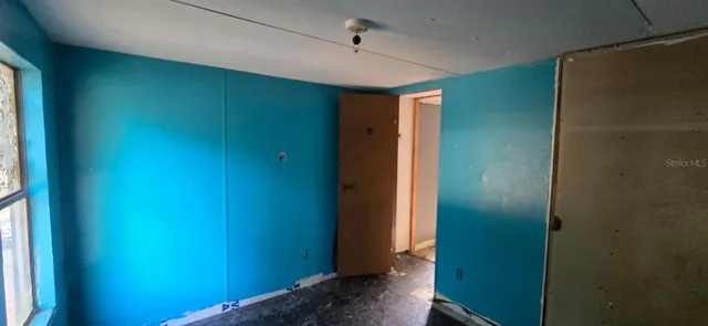 a view of a back yard