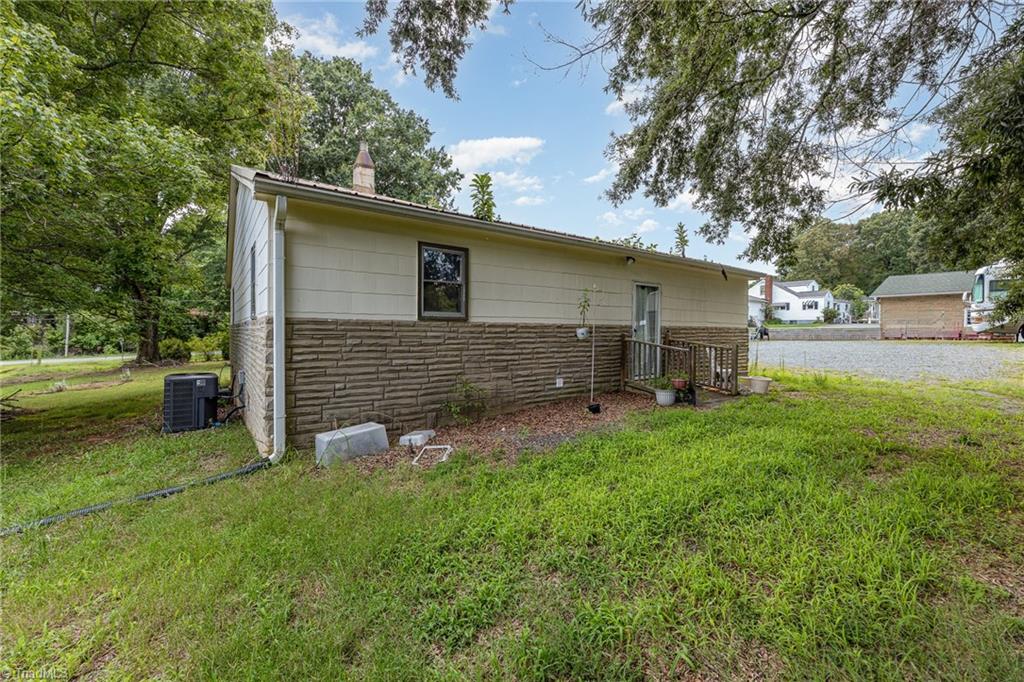 8835 Broad Street Rural Hall, NC 27045 - Photo 4 of 5