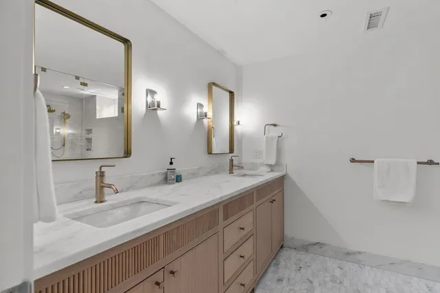 $7,000 | 45 Carnegie Abbey Lane, Portsmouth, RI 02871