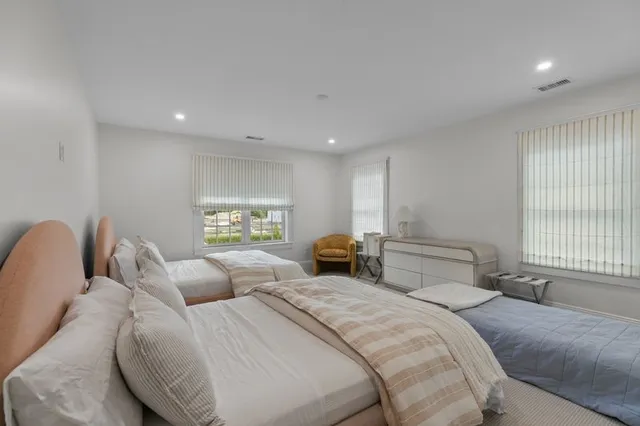 $7,000 | 45 Carnegie Abbey Lane, Portsmouth, RI 02871