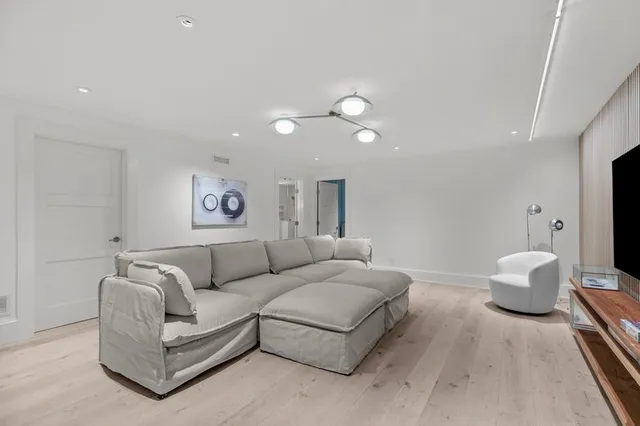 $7,000 | 45 Carnegie Abbey Lane, Portsmouth, RI 02871