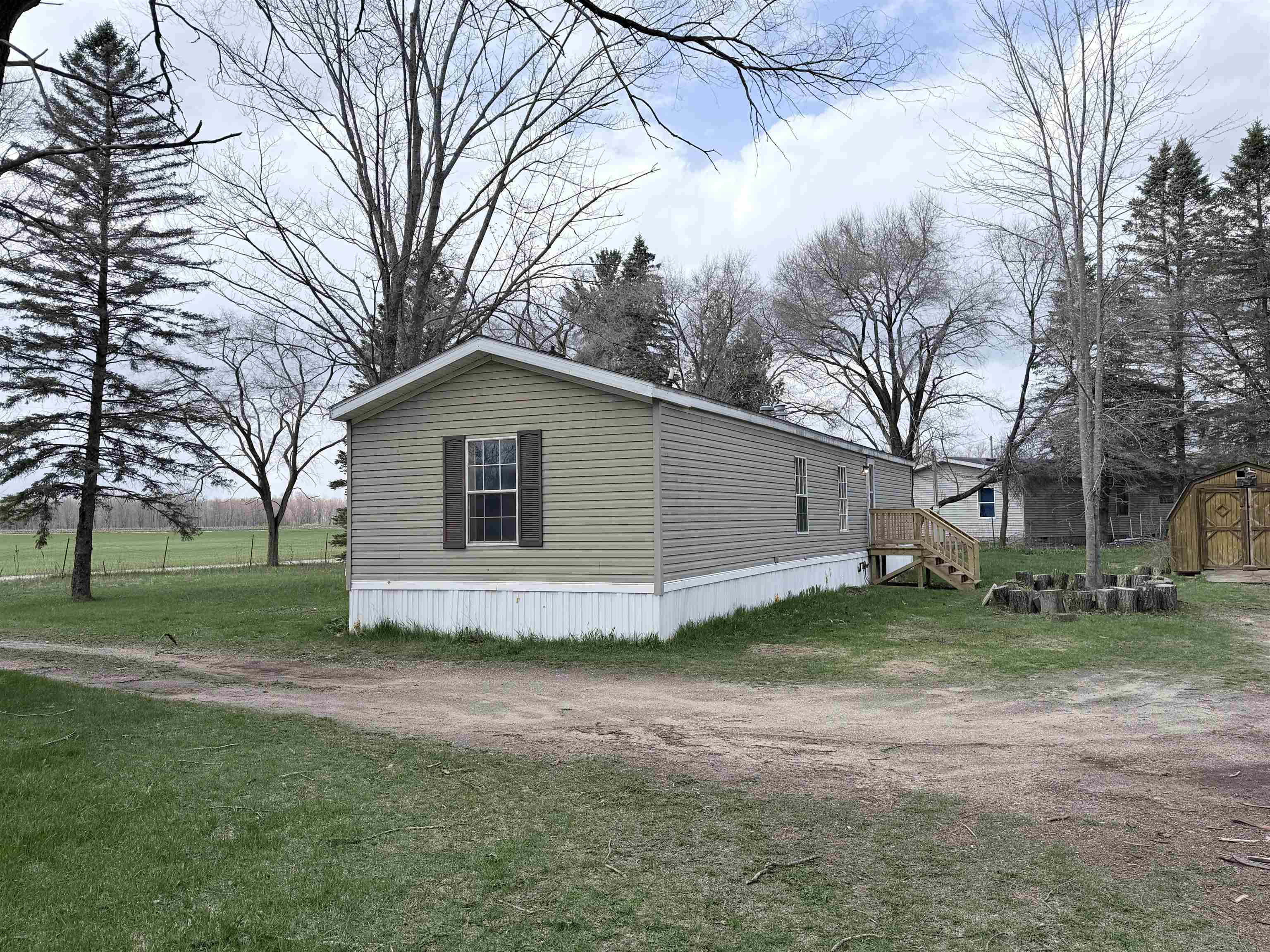 6542 North Geneva Road Coleman, MI 48618 - Photo 3 of 26