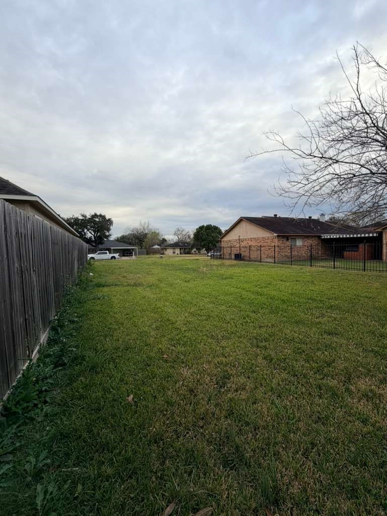7135 Rook Boulevard Houston, TX 77087 - Photo 5 of 6 a view of a garden with a building in the background