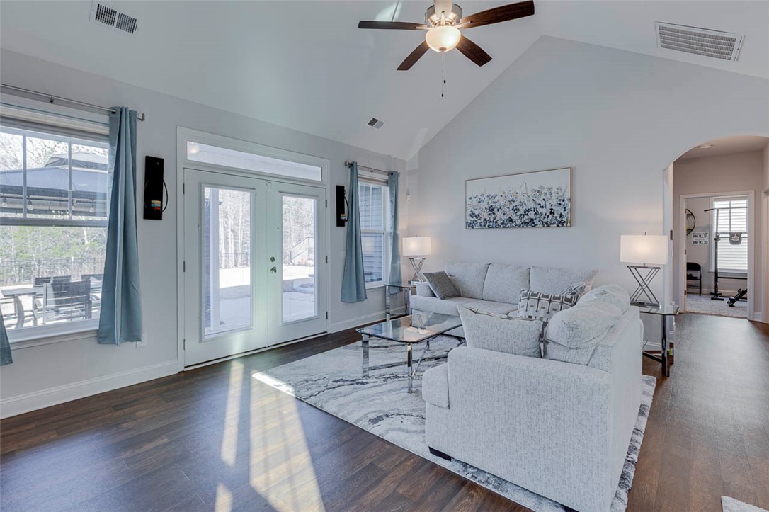 183 Capslock Trail Pendleton, SC 29670 - Photo 16 of 49 Living room