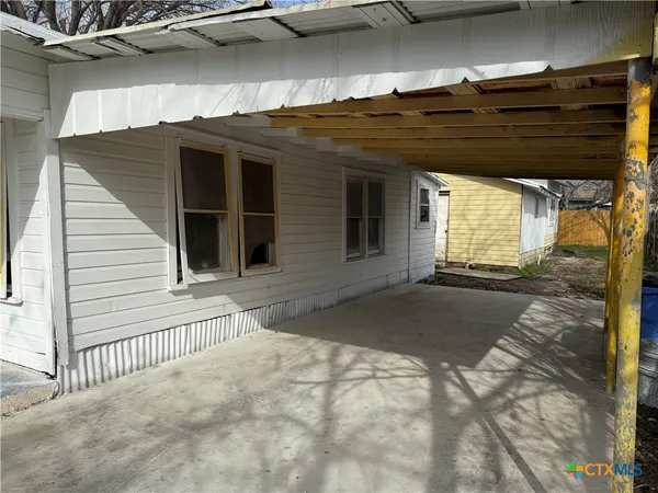 a view of backyard with blue space