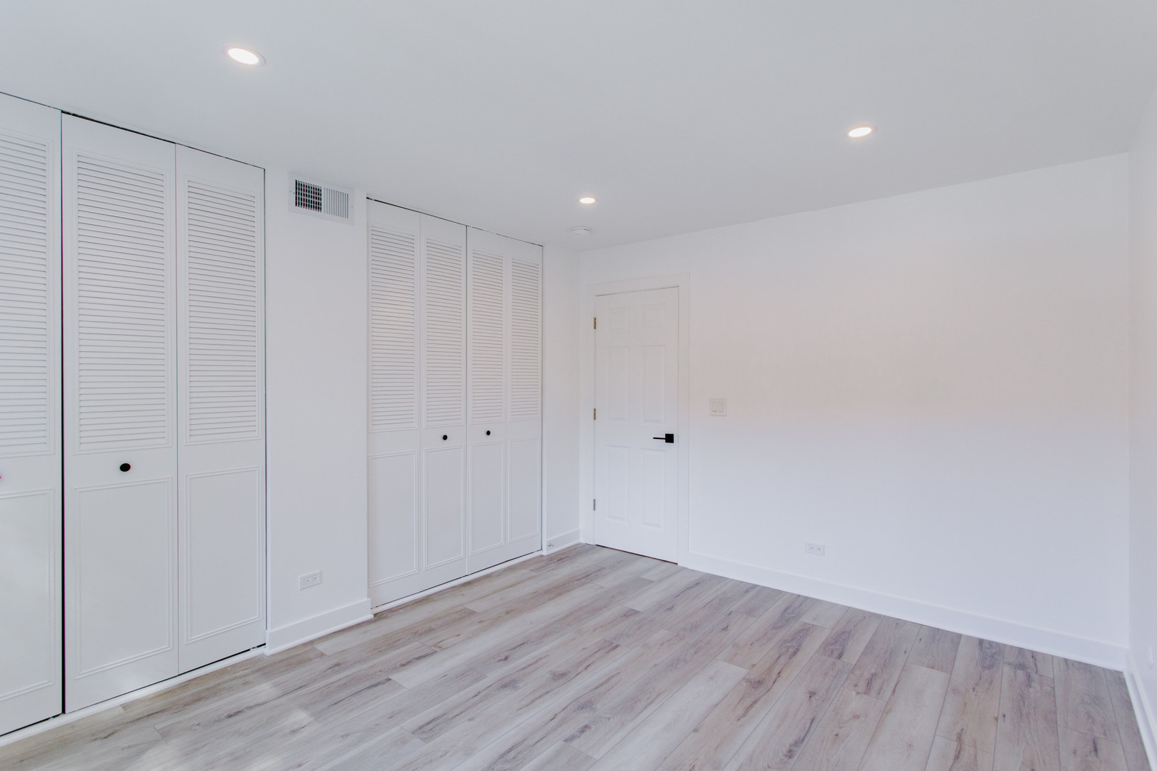 8232 Niles Center Road, Unit 202 Skokie, IL 60077 - Photo 5 of 11 Gallery Image 5