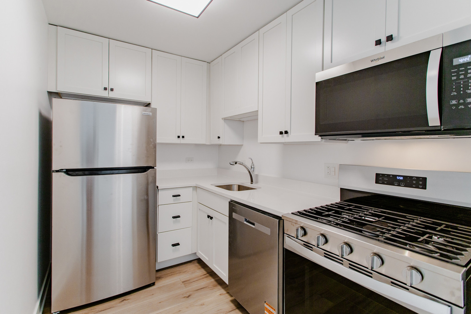 8232 Niles Center Road, Unit 202 Skokie, IL 60077 - Photo 8 of 11 Gallery Image 8