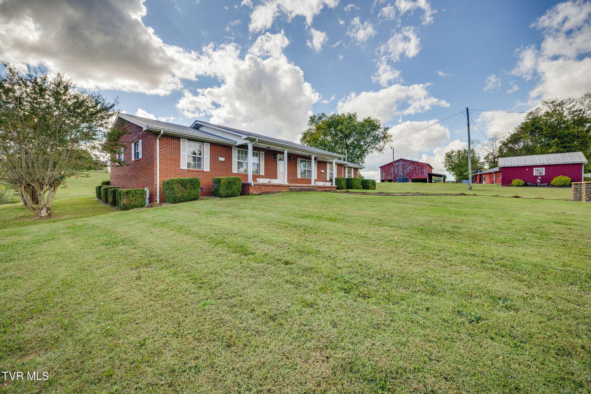 523 Oakland Road Limestone, TN 37681 - Photo 3 of 61 002