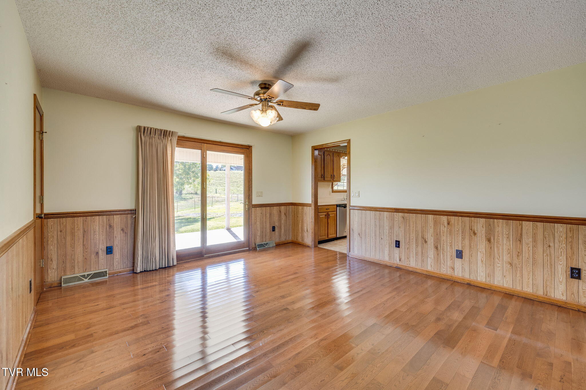 523 Oakland Road Limestone, TN 37681 - Photo 9 of 61 009