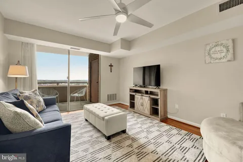 $399,000 | 4808 Moorland Lane, Unit 1102, Bethesda, MD 20814