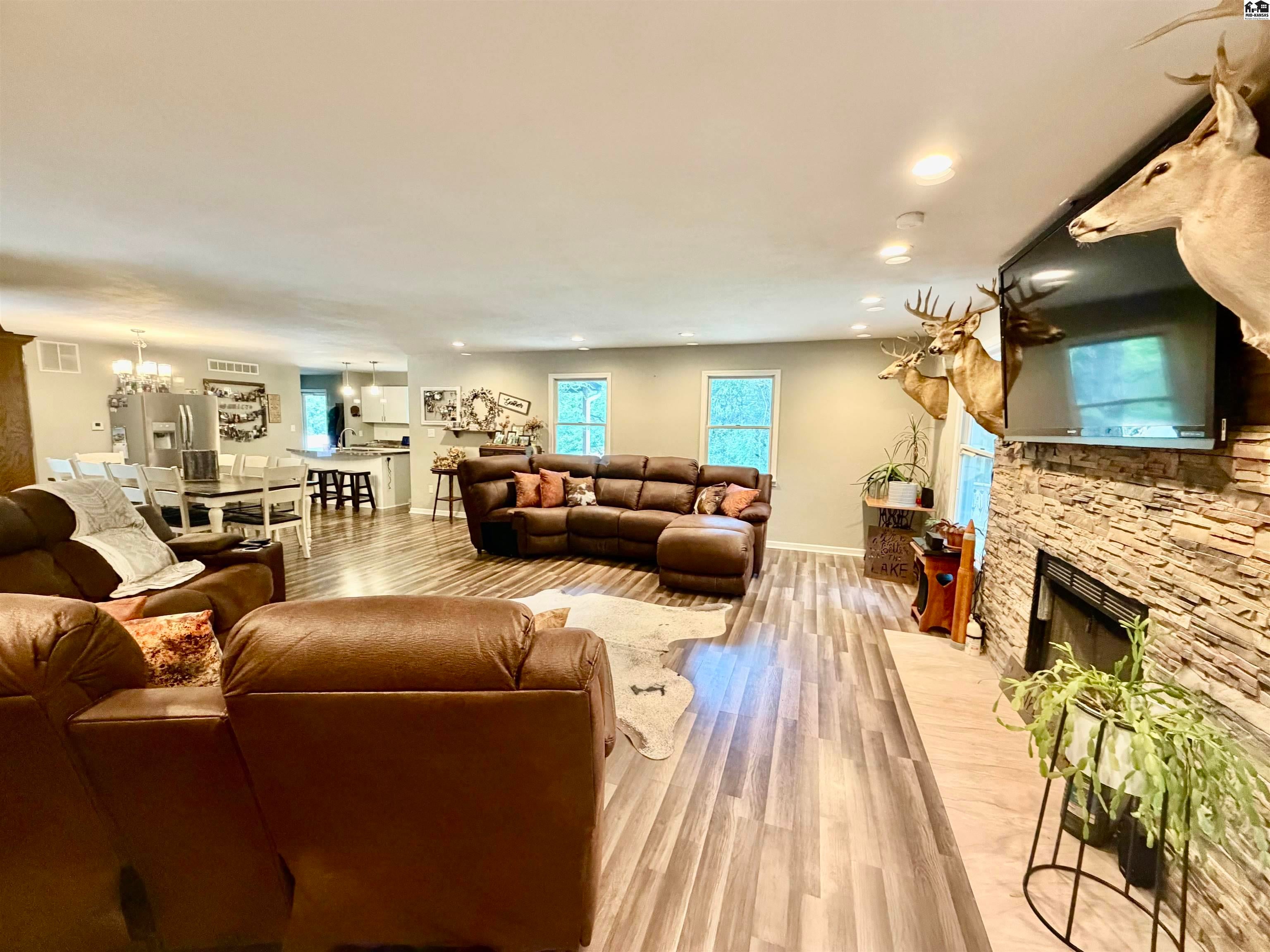 7017 Valley Road Hutchinson, KS 67502 - Photo 4 of 41 Gallery Image 4