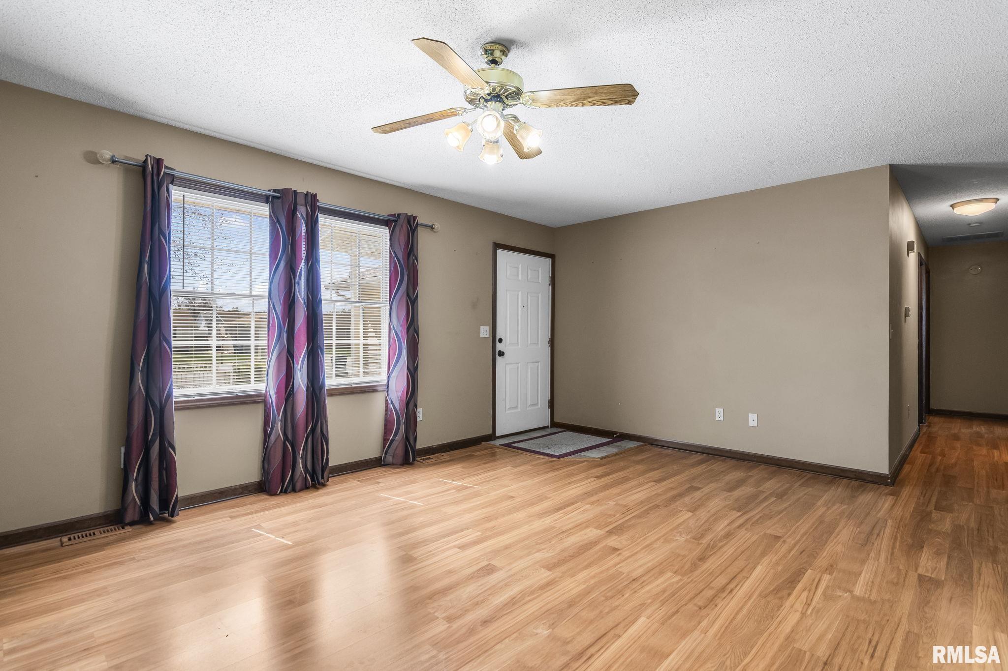 3005 Sutherland Road Springfield, IL 62702 - Photo 4 of 22