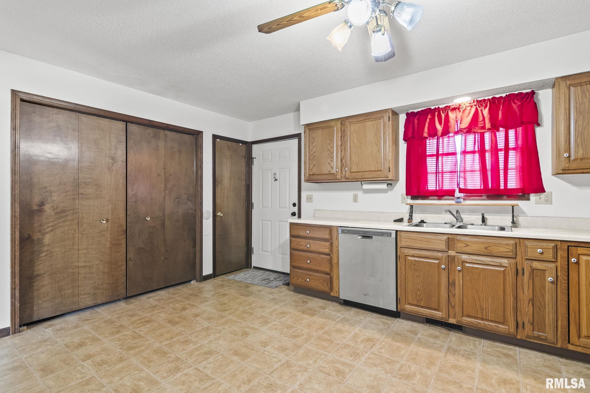 3005 Sutherland Road Springfield, IL 62702 - Photo 6 of 22