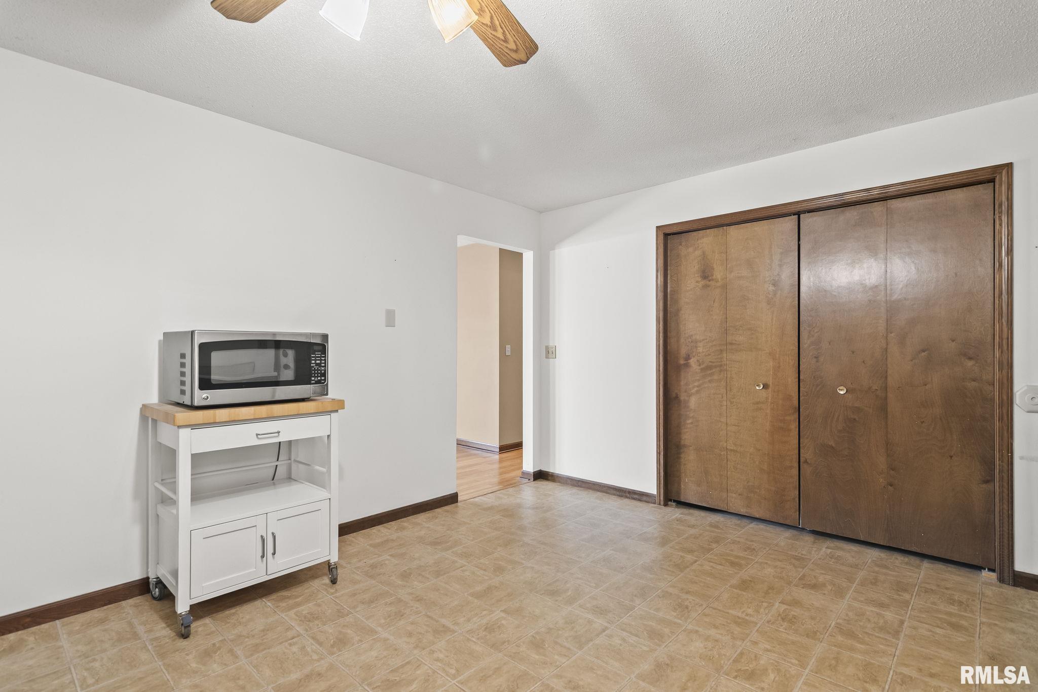3005 Sutherland Road Springfield, IL 62702 - Photo 8 of 22