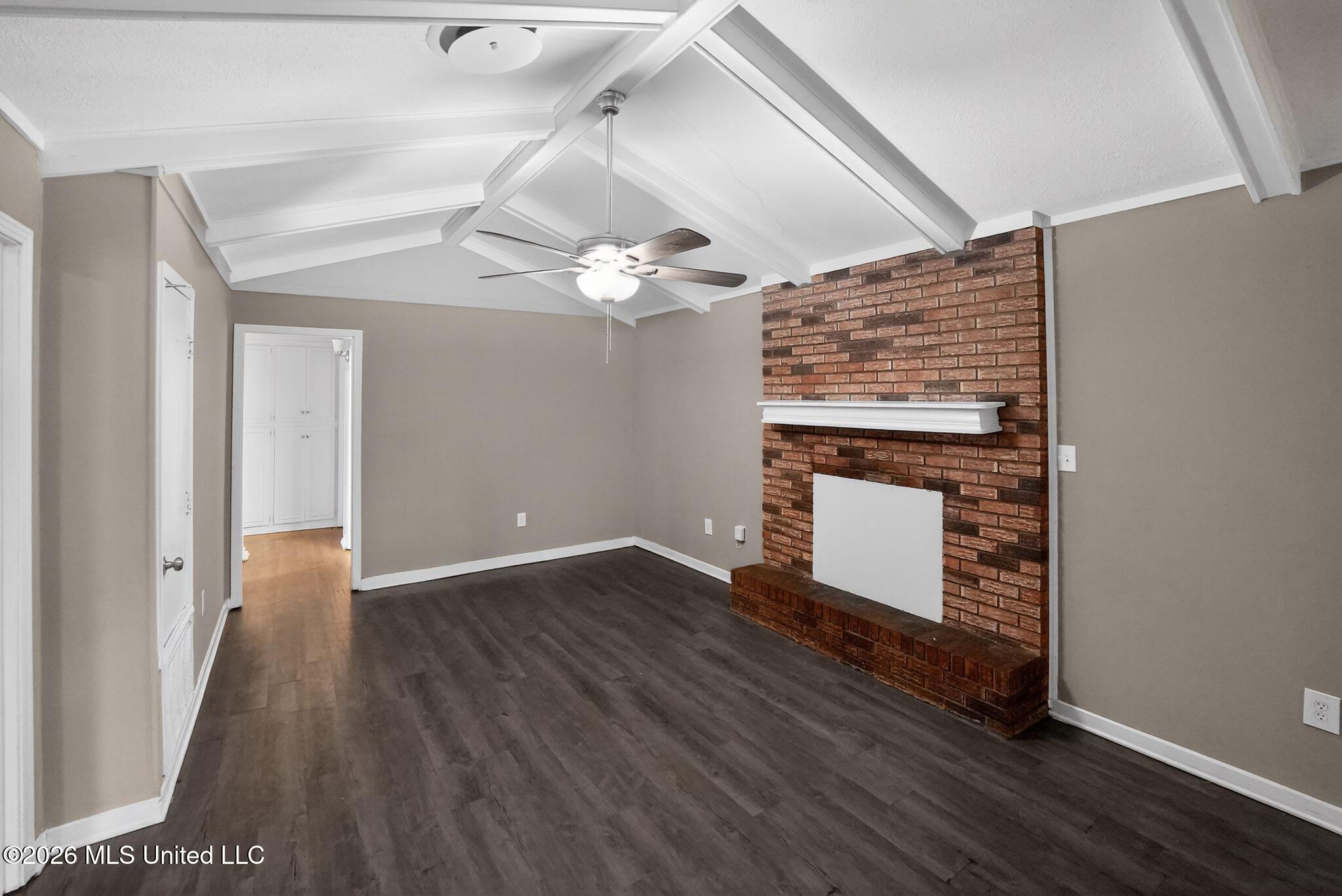 1062 Autumn Street Jackson, MS 39212 - Photo 13 of 41 13_1062_Autumn_St_Jackson_MS_39212-Livin