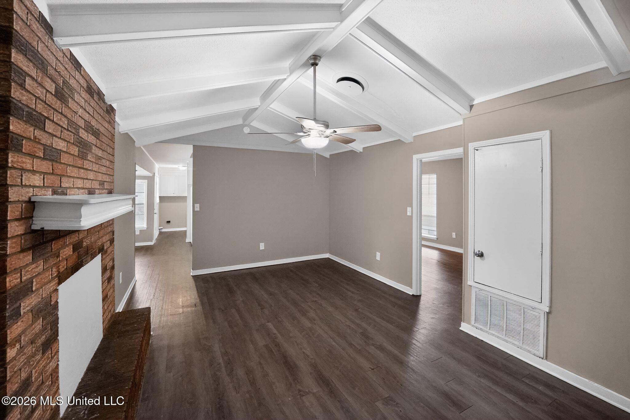 1062 Autumn Street Jackson, MS 39212 - Photo 14 of 41 14_1062_Autumn_St_Jackson_MS_39212-Livin