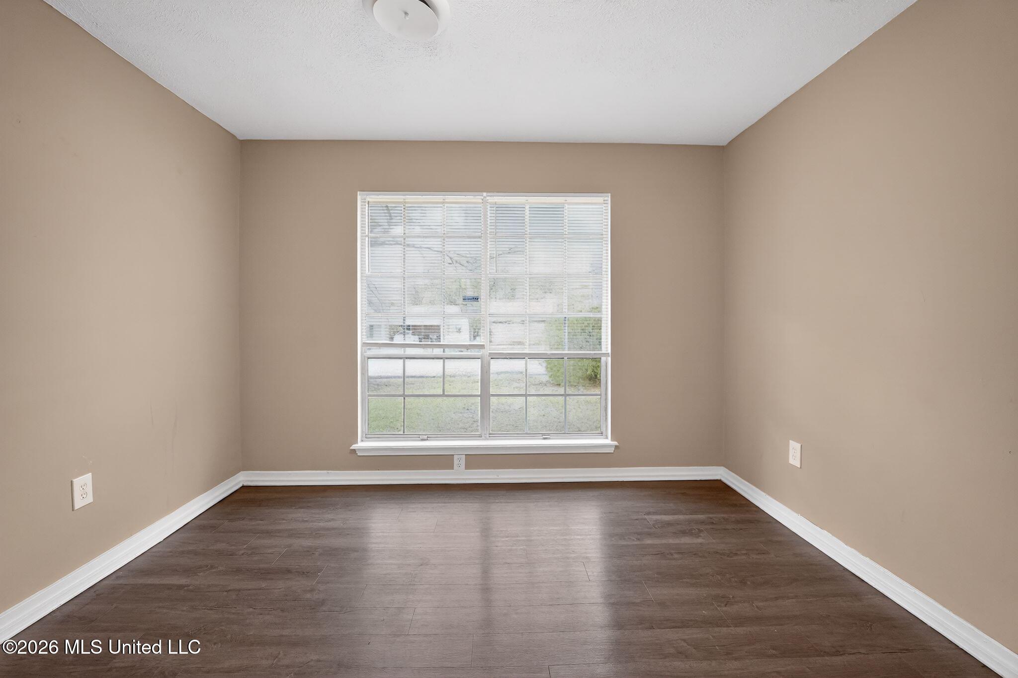 1062 Autumn Street Jackson, MS 39212 - Photo 18 of 41 18_1062_Autumn_St_Jackson_MS_39212-Livin