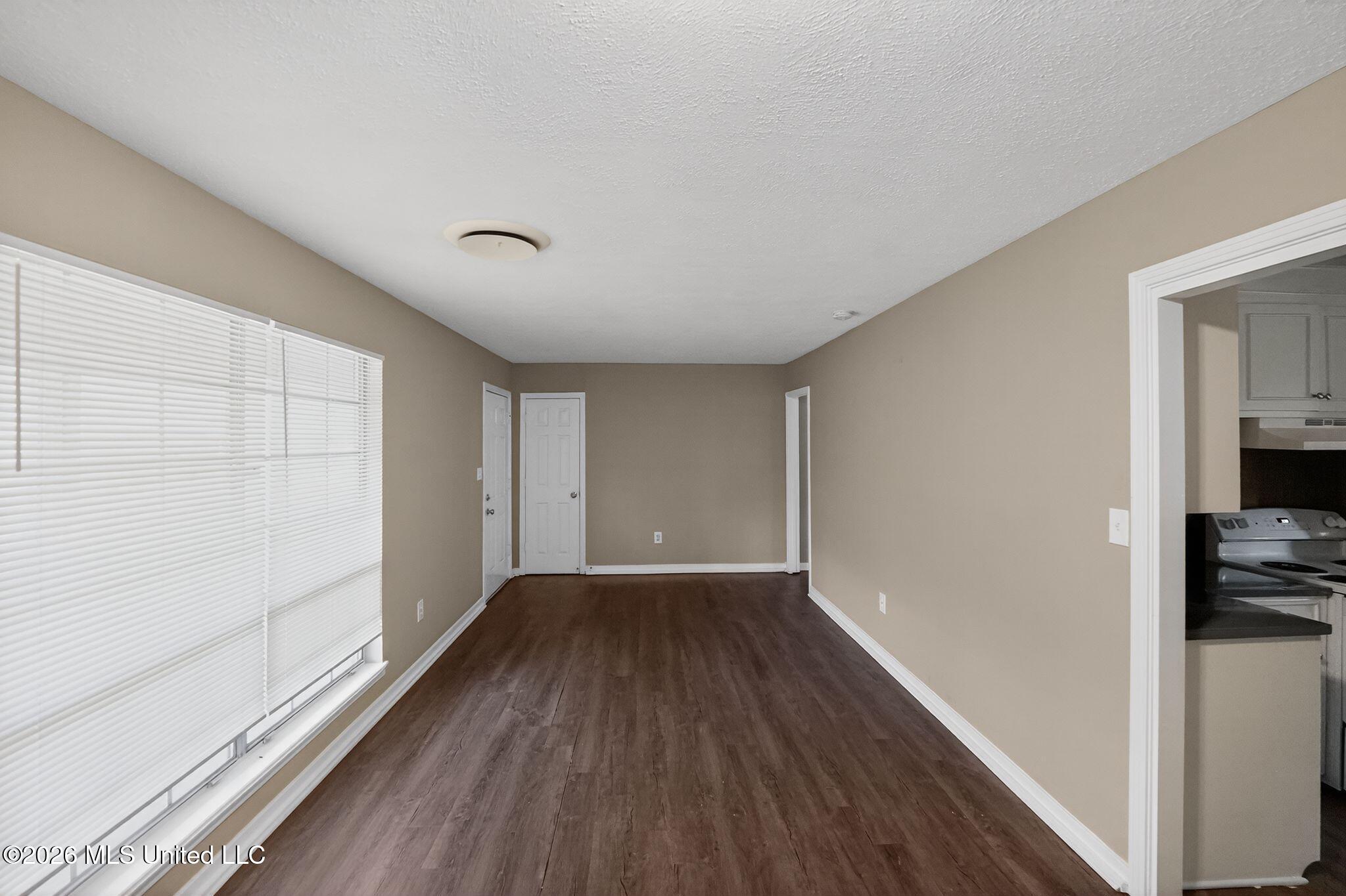 1062 Autumn Street Jackson, MS 39212 - Photo 20 of 41 20_1062_Autumn_St_Jackson_MS_39212-Livin